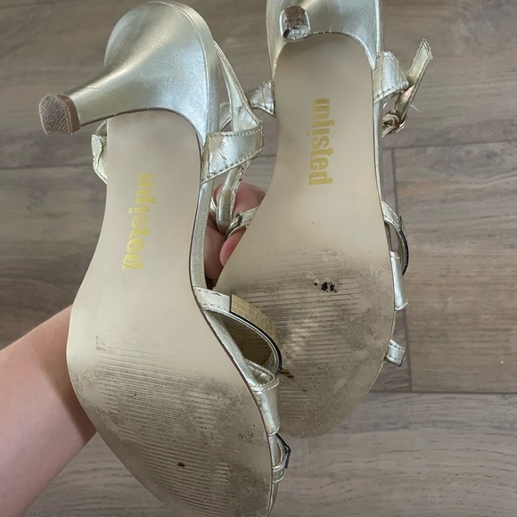 Gold heels - Picture 2 of 3